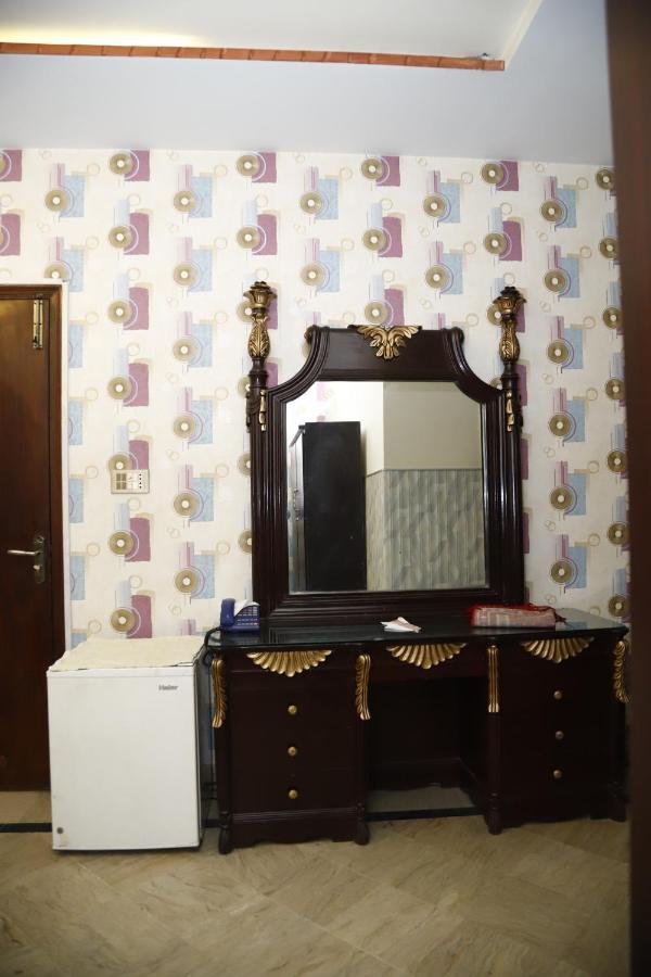Hotel Sweet Inn Lahor Kültér fotó